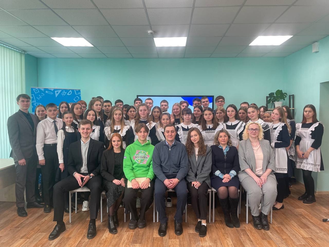 Сегодня в нашей школе состоялось торжественное открытие первичного отделения Российского движения детей и молодежи «Движение первых»!.